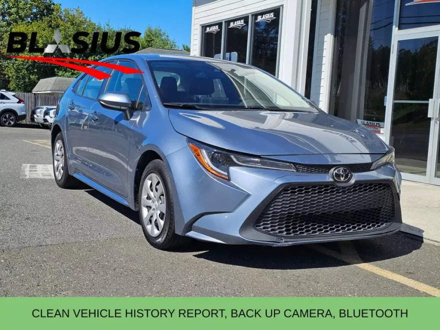 2022 Toyota Corolla LE photo 1