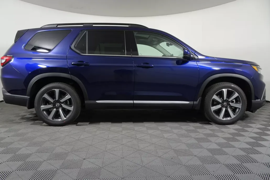 2025 Honda Pilot Touring photo 1