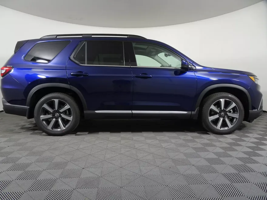 2025 Honda Pilot Touring photo 1