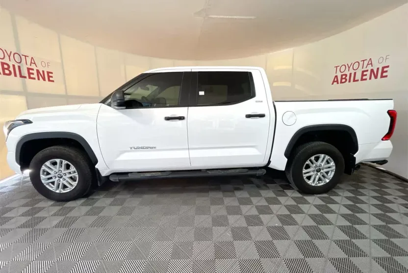 2024 Toyota Tundra SR5 photo 1