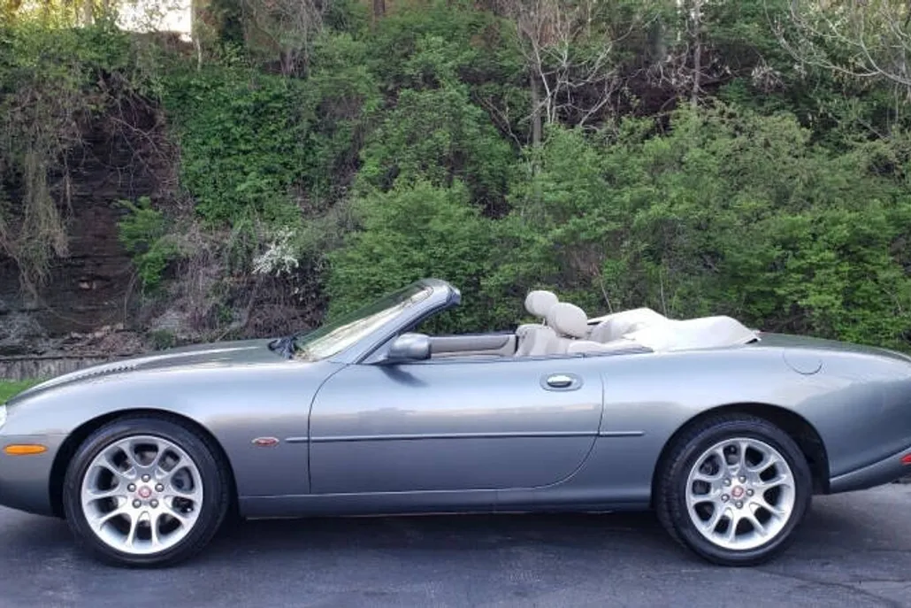 2002 Jaguar XK XKR photo 1