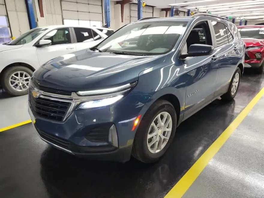 2024 Chevrolet Equinox LT photo 1