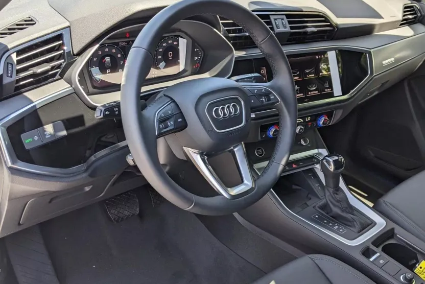 2024 Audi Q3 45 TFSI S line Premium photo 1
