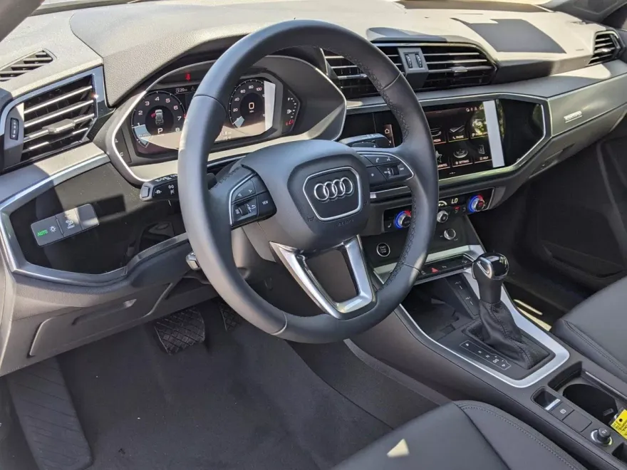 2024 Audi Q3 45 TFSI S line Premium photo 1