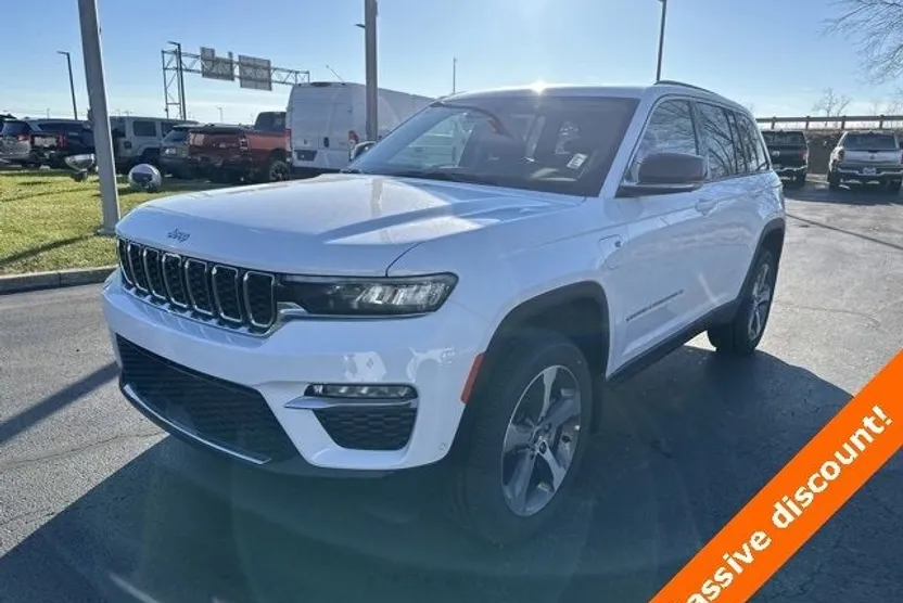 2024 Jeep Cherokee photo 1