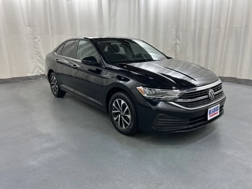 2023 Volkswagen Jetta 1.5T S photo 1