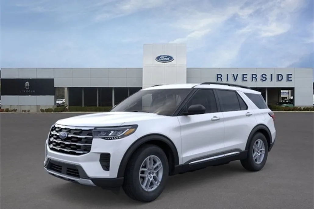 2025 Ford Explorer photo 1