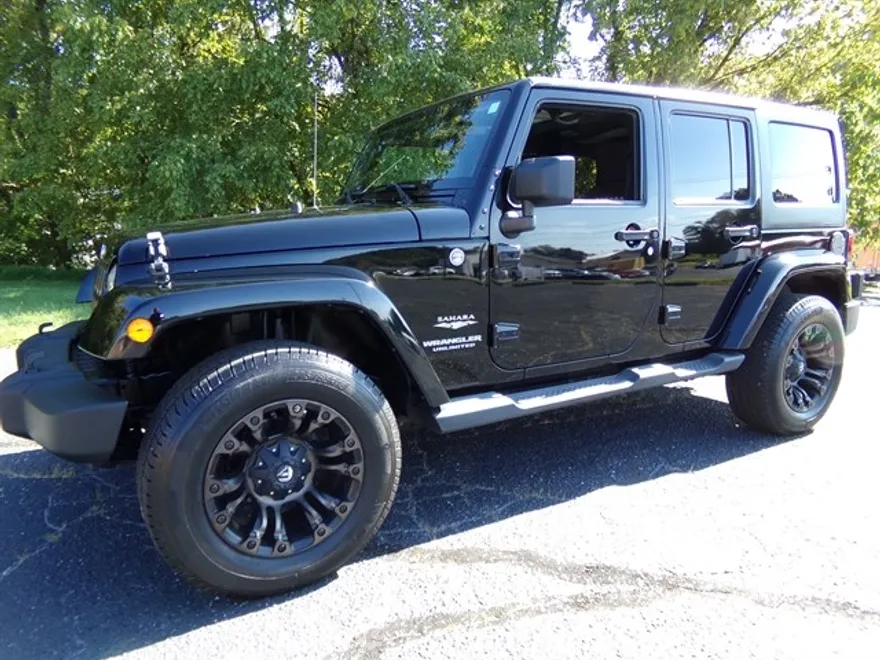 2013 Jeep Wrangler Unlimited Sahara photo 1