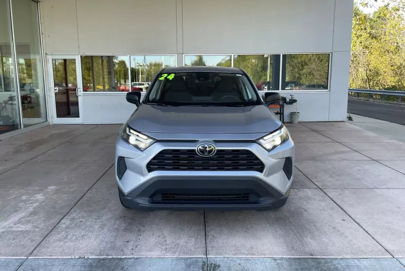 2024 Toyota RAV4 LE photo 1