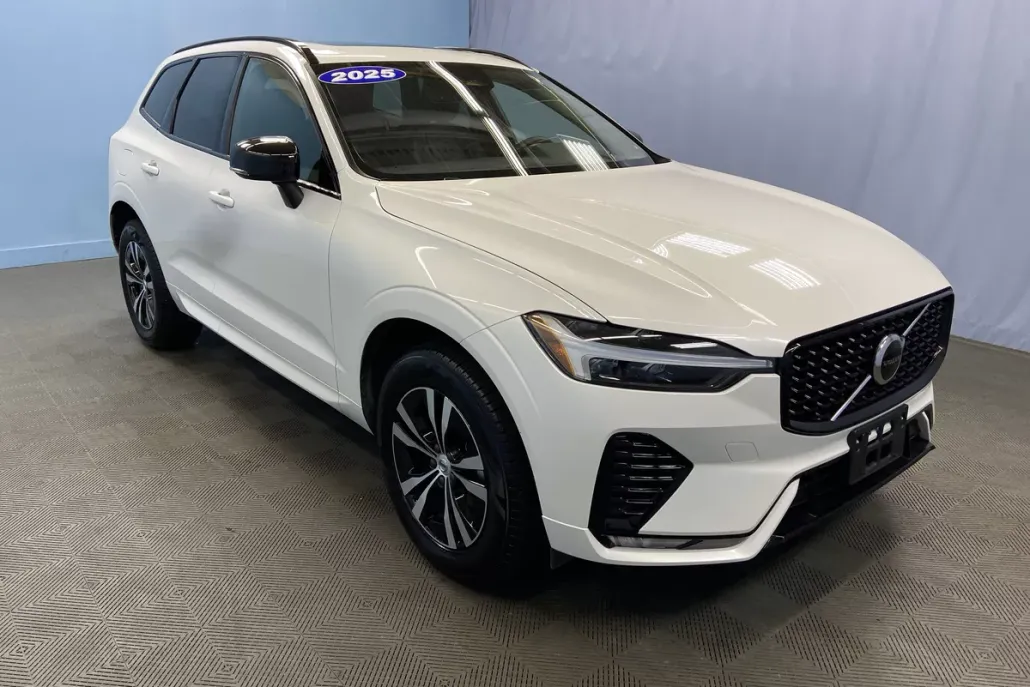 2025 Volvo XC60 Core photo 1