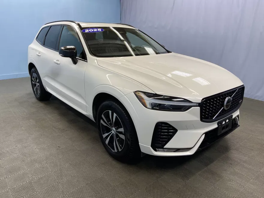 2025 Volvo XC60 Core photo 1