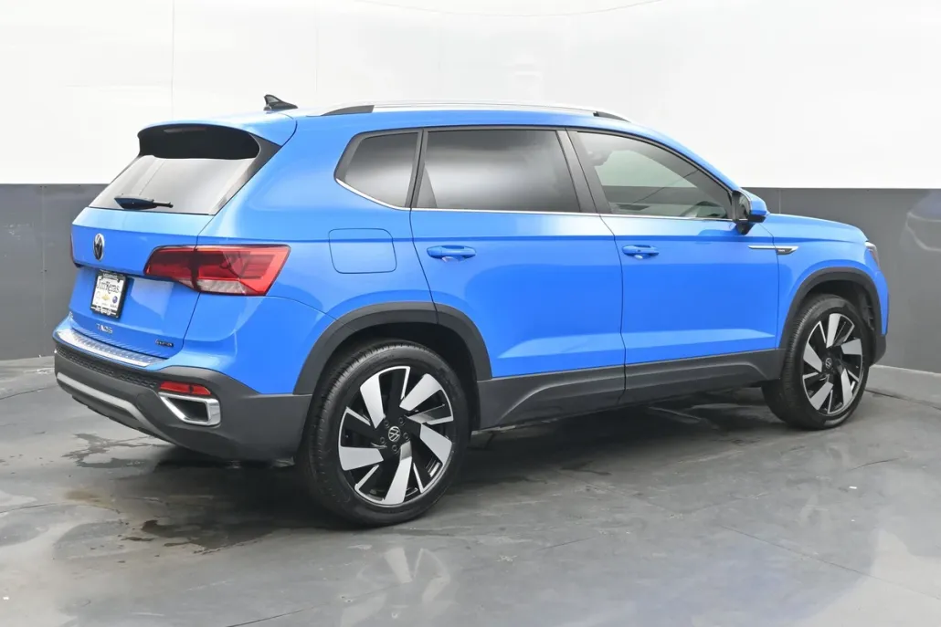 2024 Volkswagen Taos SEL photo 1