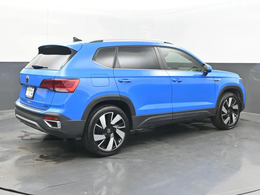 2024 Volkswagen Taos SEL photo 1