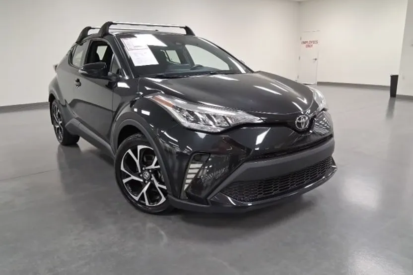 2021 Toyota C-HR XLE photo 1
