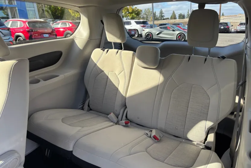 2018 Chrysler Pacifica Hybrid Touring Plus photo 1