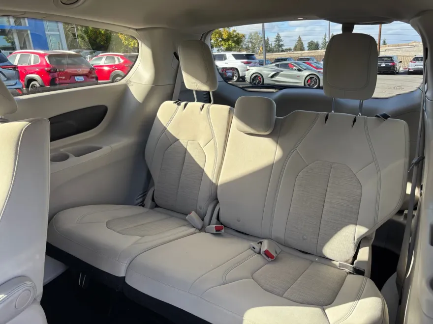 2018 Chrysler Pacifica Hybrid Touring Plus photo 1