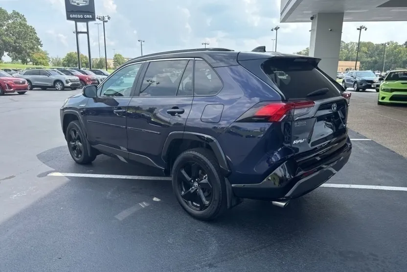 2021 Toyota RAV4 Hybrid XSE photo 1