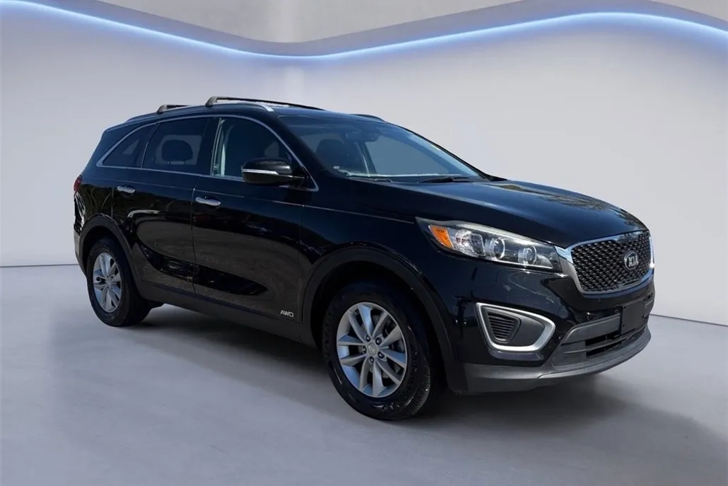 2017 Kia Sorento LX photo 1