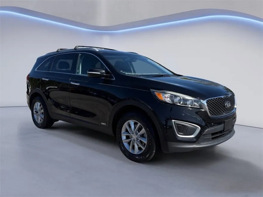 2017 Kia Sorento LX photo 1