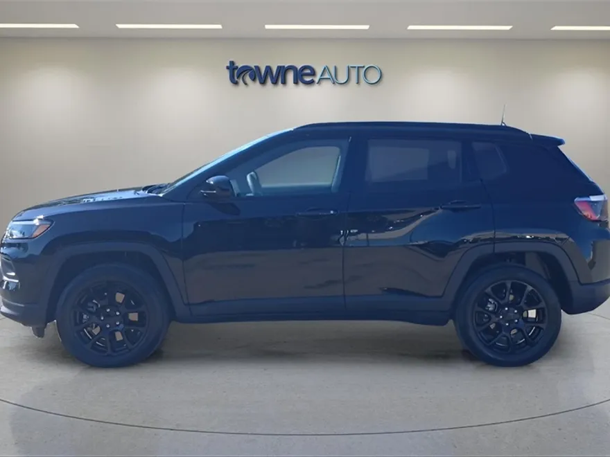 2023 Jeep Compass Altitude photo 1