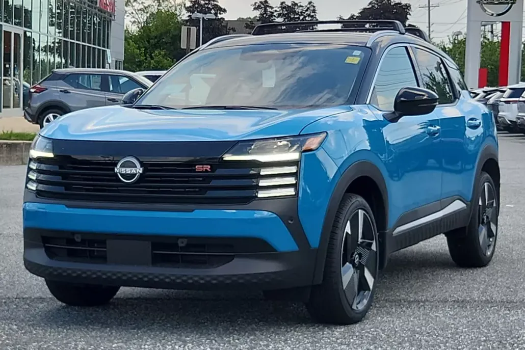 2025 Nissan Kicks SR photo 1