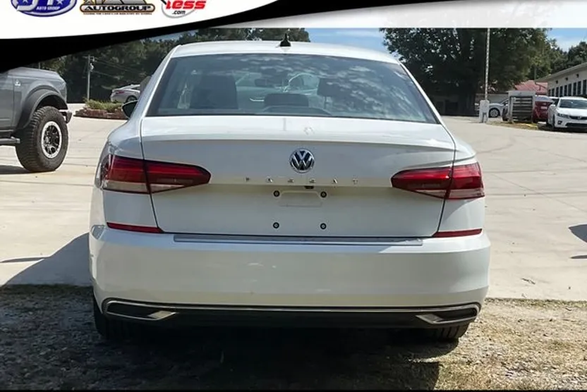 2022 Volkswagen Passat 2.0T SE photo 1
