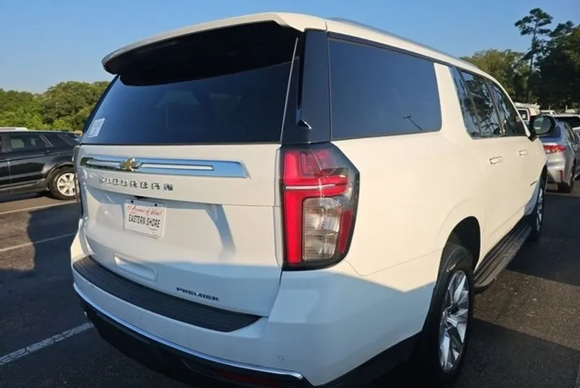 2022 Chevrolet Suburban Premier photo 1
