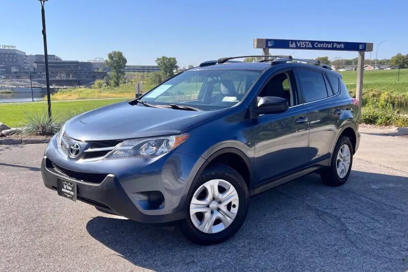 2013 Toyota RAV4 LE photo 1