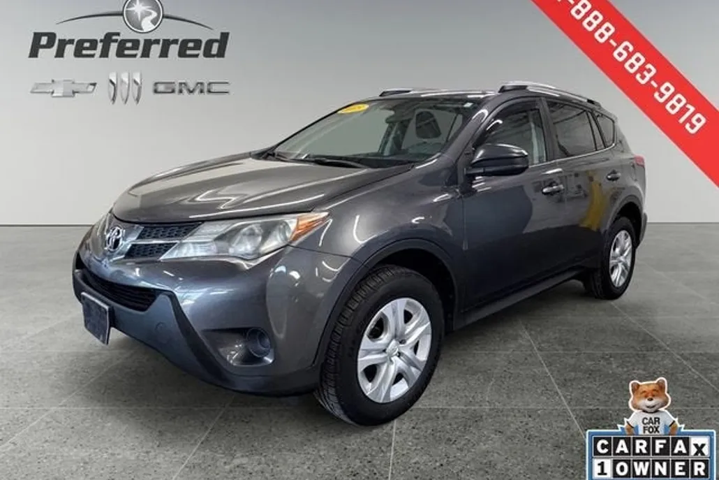 2015 Toyota RAV4 LE photo 1