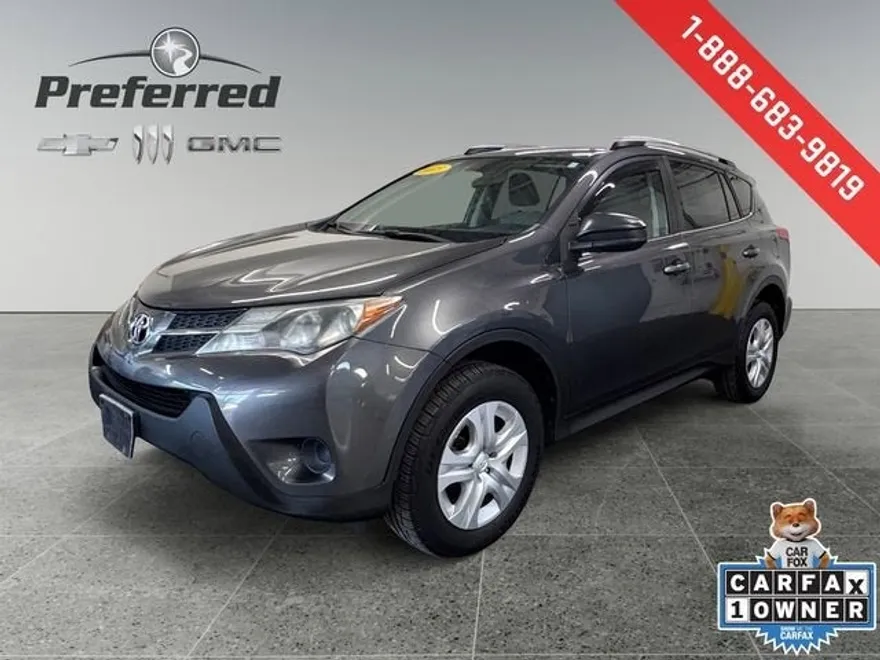 2015 Toyota RAV4 LE photo 1