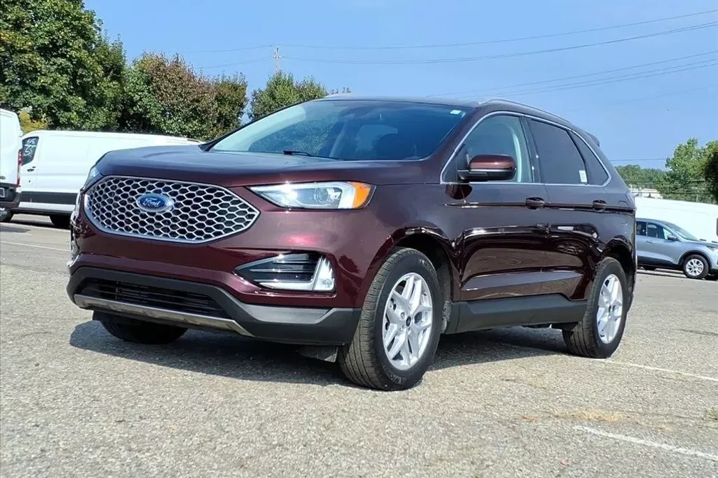 2023 Ford Edge SEL photo 1