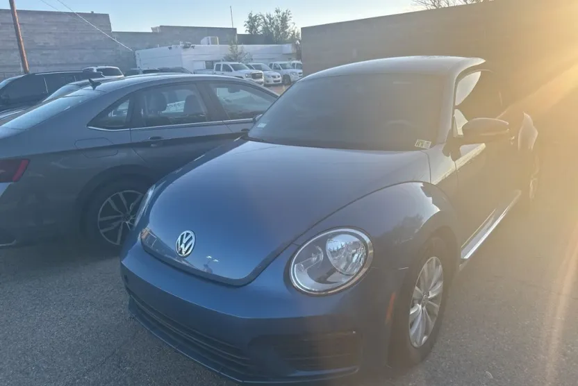 2019 Volkswagen Beetle S photo 1