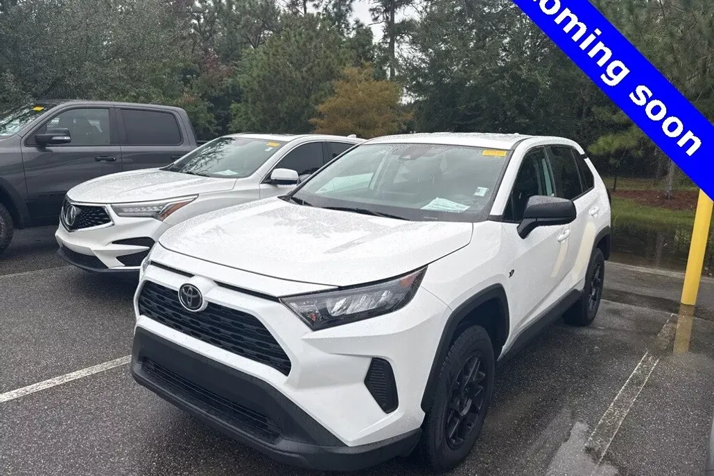 2022 Toyota RAV4 LE photo 1