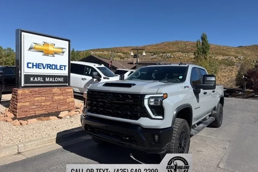 2025 Chevrolet Silverado 2500HD ZR2 photo 1
