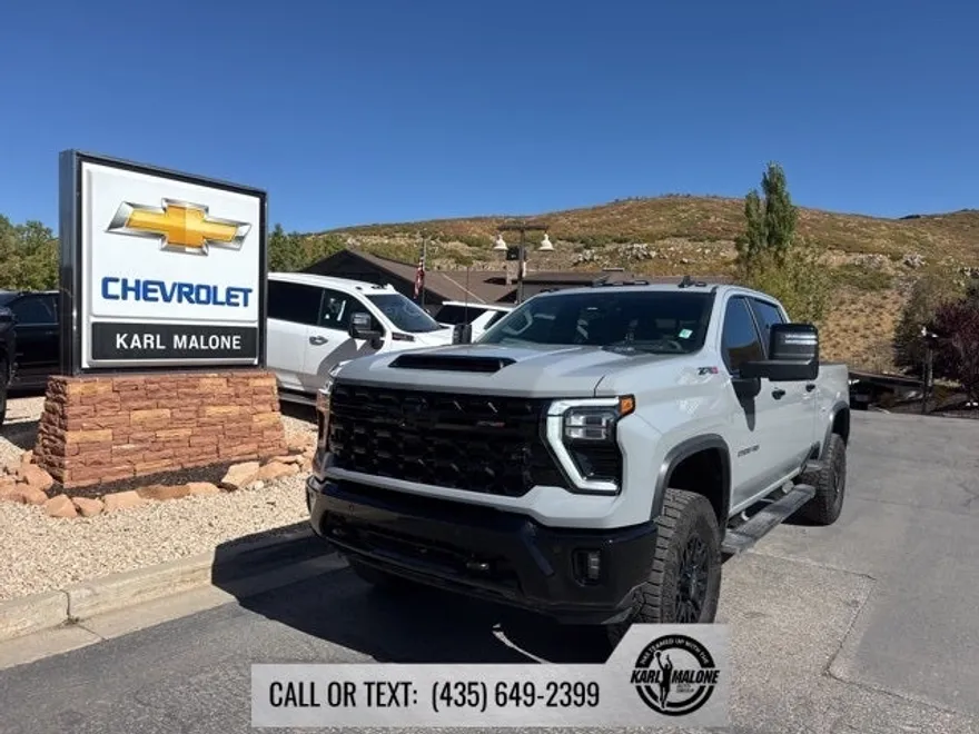 2025 Chevrolet Silverado 2500HD ZR2 photo 1