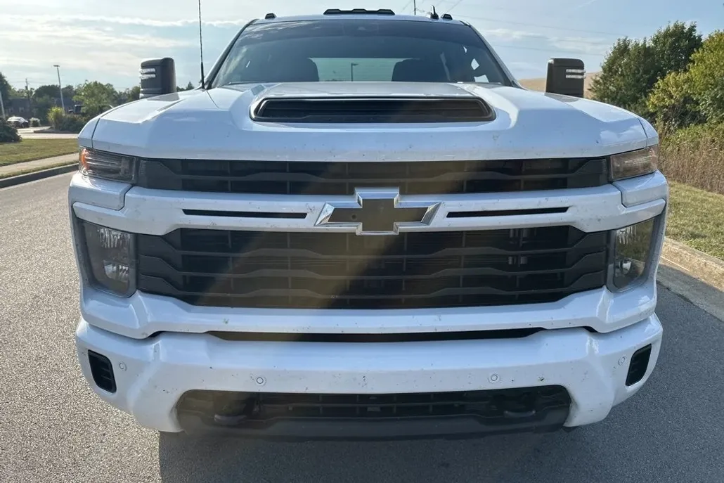 2025 Chevrolet Silverado 2500HD Custom photo 1