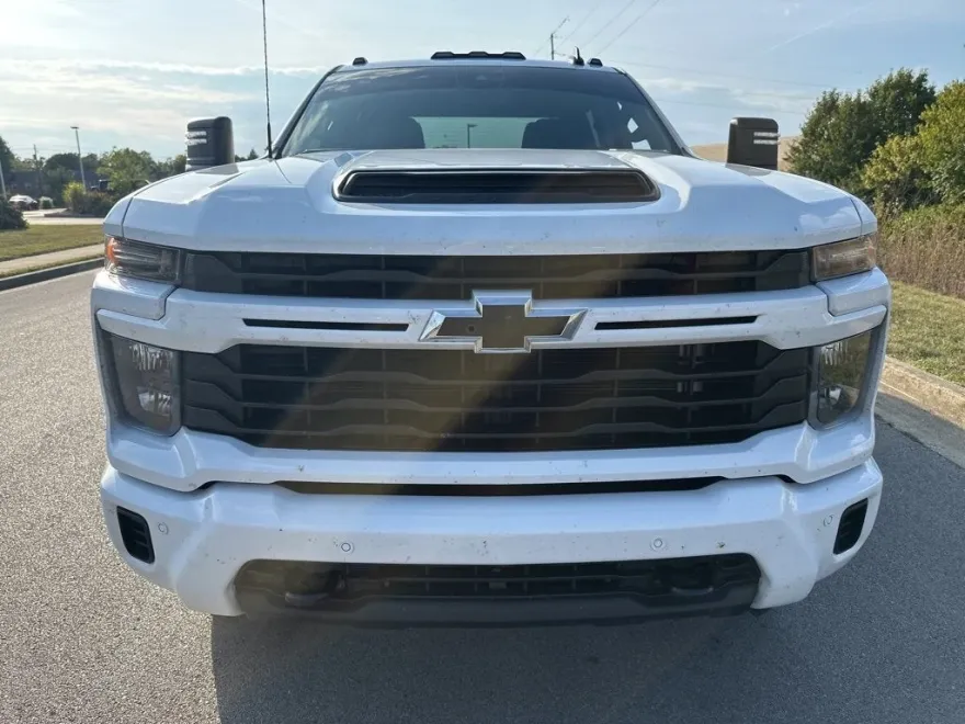 2025 Chevrolet Silverado 2500HD Custom photo 1