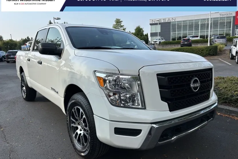 2023 Nissan Titan SV photo 1