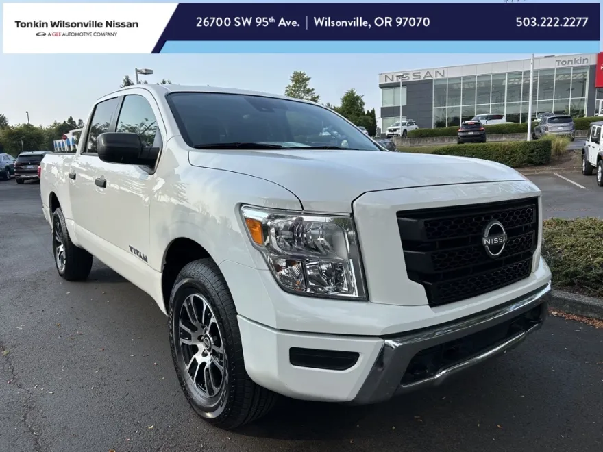 2023 Nissan Titan SV photo 1
