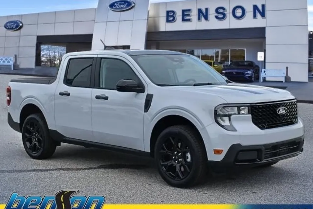 2025 Ford Maverick XLT photo 1