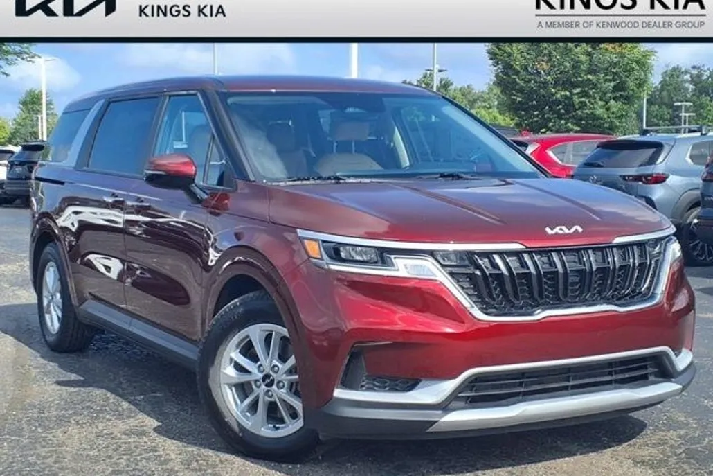 2024 Kia Carnival LX photo 1