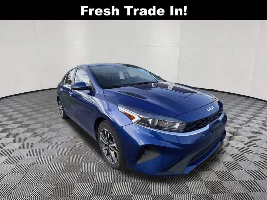 2023 Kia Forte LXS photo 1