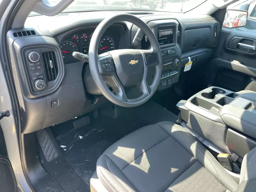 2025 Chevrolet Silverado 1500 Custom photo 1