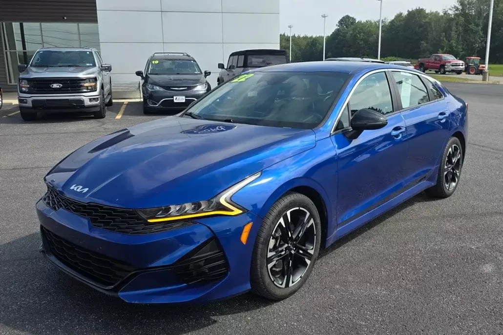 2022 Kia K5 GT-Line photo 1