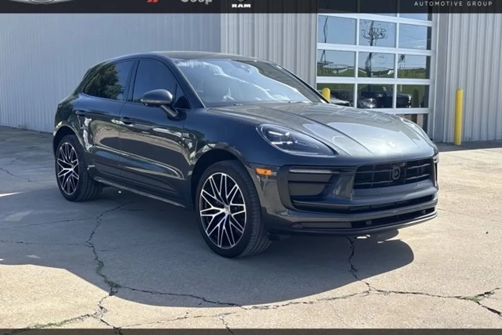 2024 Porsche Macan Base photo 1
