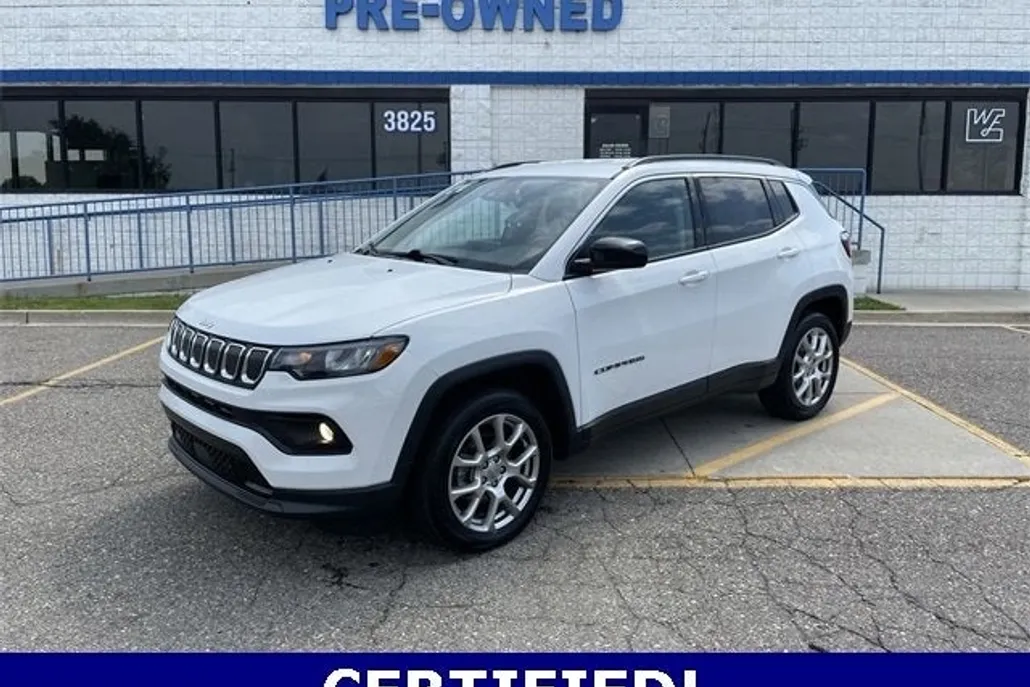 2022 Jeep Compass Latitude Lux photo 1