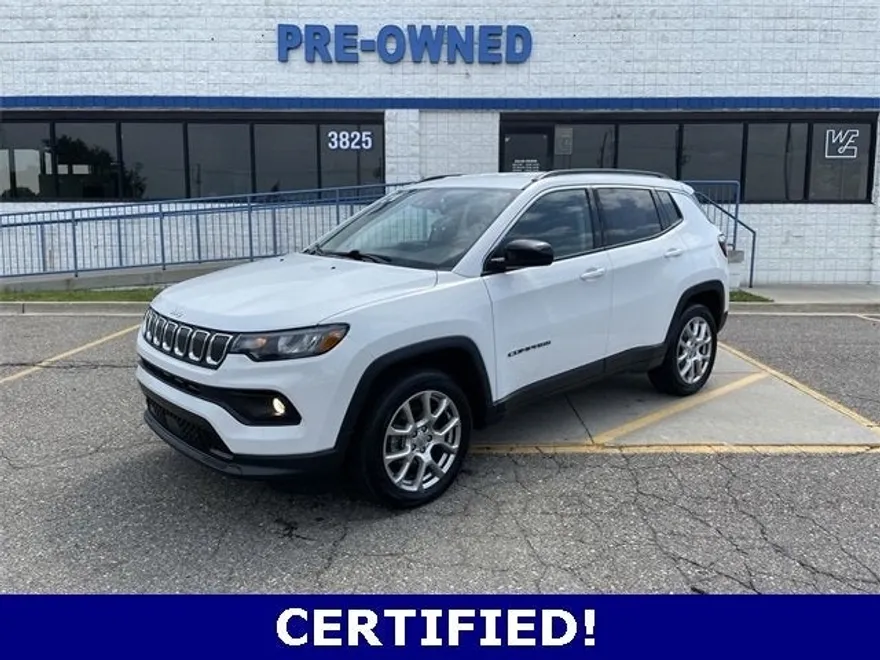 2022 Jeep Compass Latitude Lux photo 1