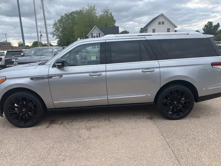 2022 Lincoln Navigator L Reserve photo 1