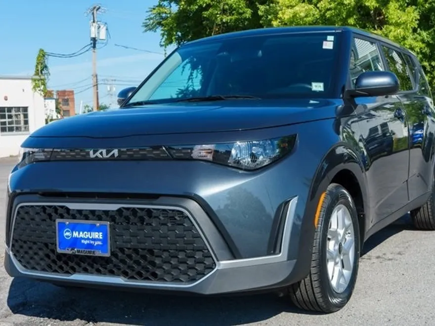 2023 Kia Soul LX photo 1