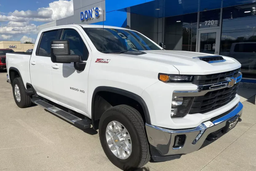 2024 Chevrolet Silverado 2500HD LT photo 1